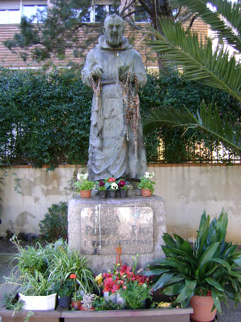 Statua di Padre Pio da Pietrelcina