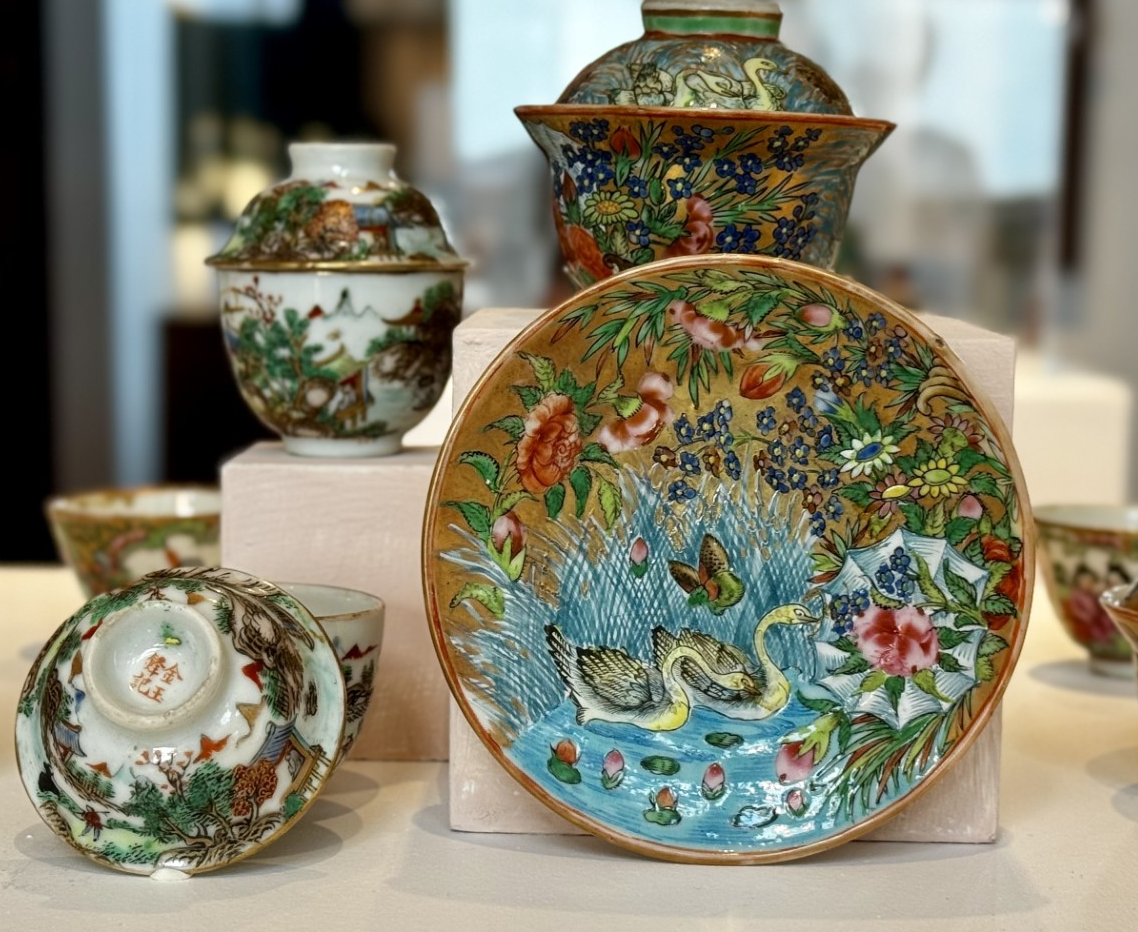 Al Museo Cardu di arte siamese esposte teiere e tazze cinesi dell'Ottocento